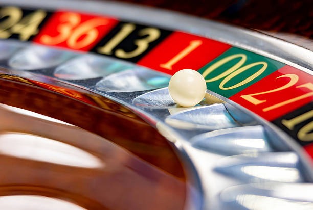 Dasbor permainan kasino langsung kaisarslot dengan meja blackjack dan roulette